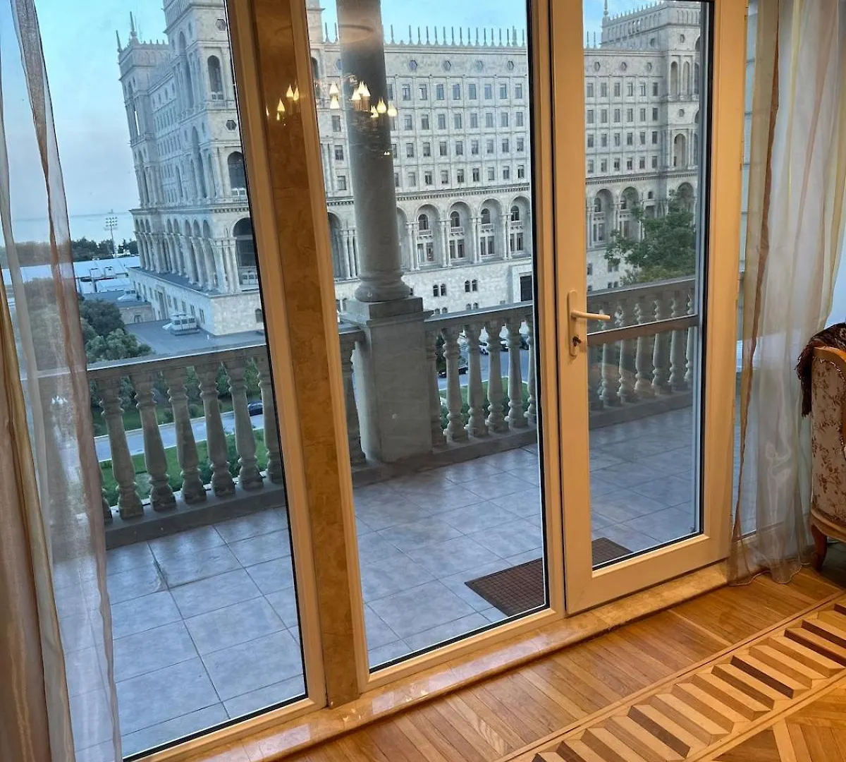 Seaside View Apartment In Baku